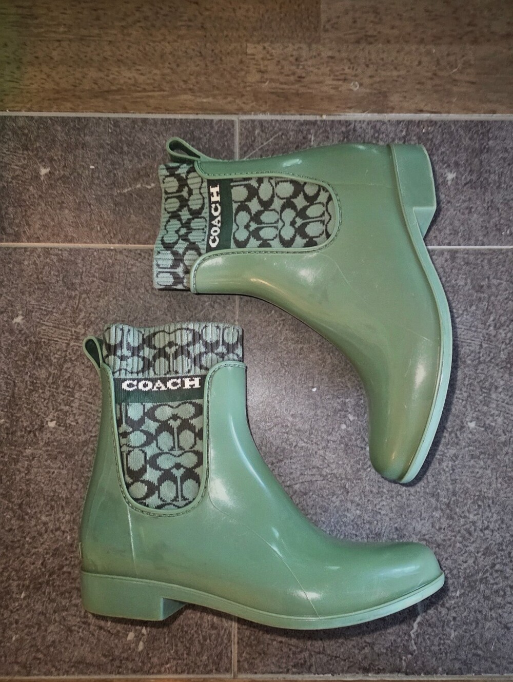 💚 Coach Rivington Pull-On Olive Rain Boots (Women's Size 5 / Kids' Size 3.5)